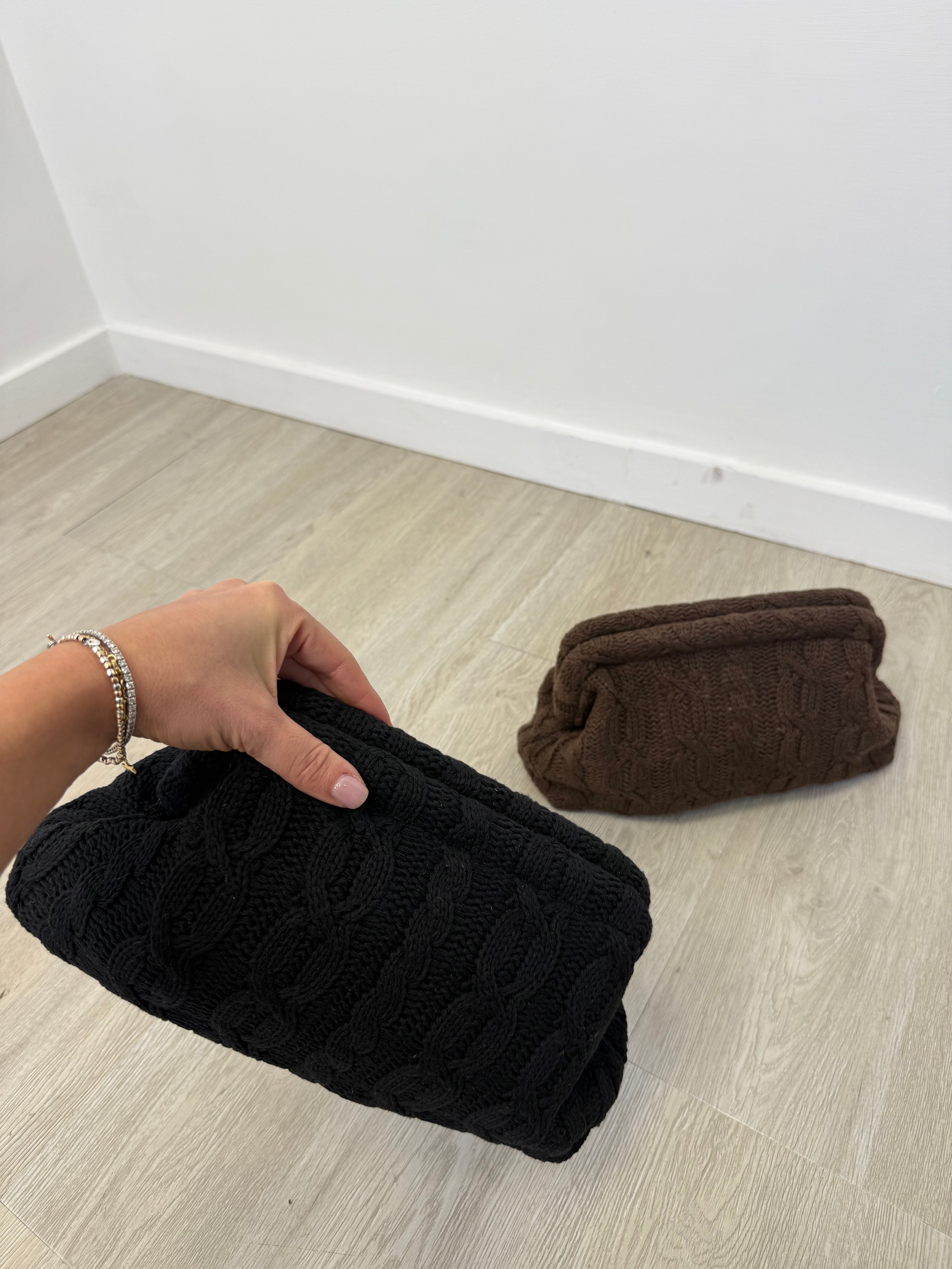 POUCH TRECCIA EFFETTO LANA 2270