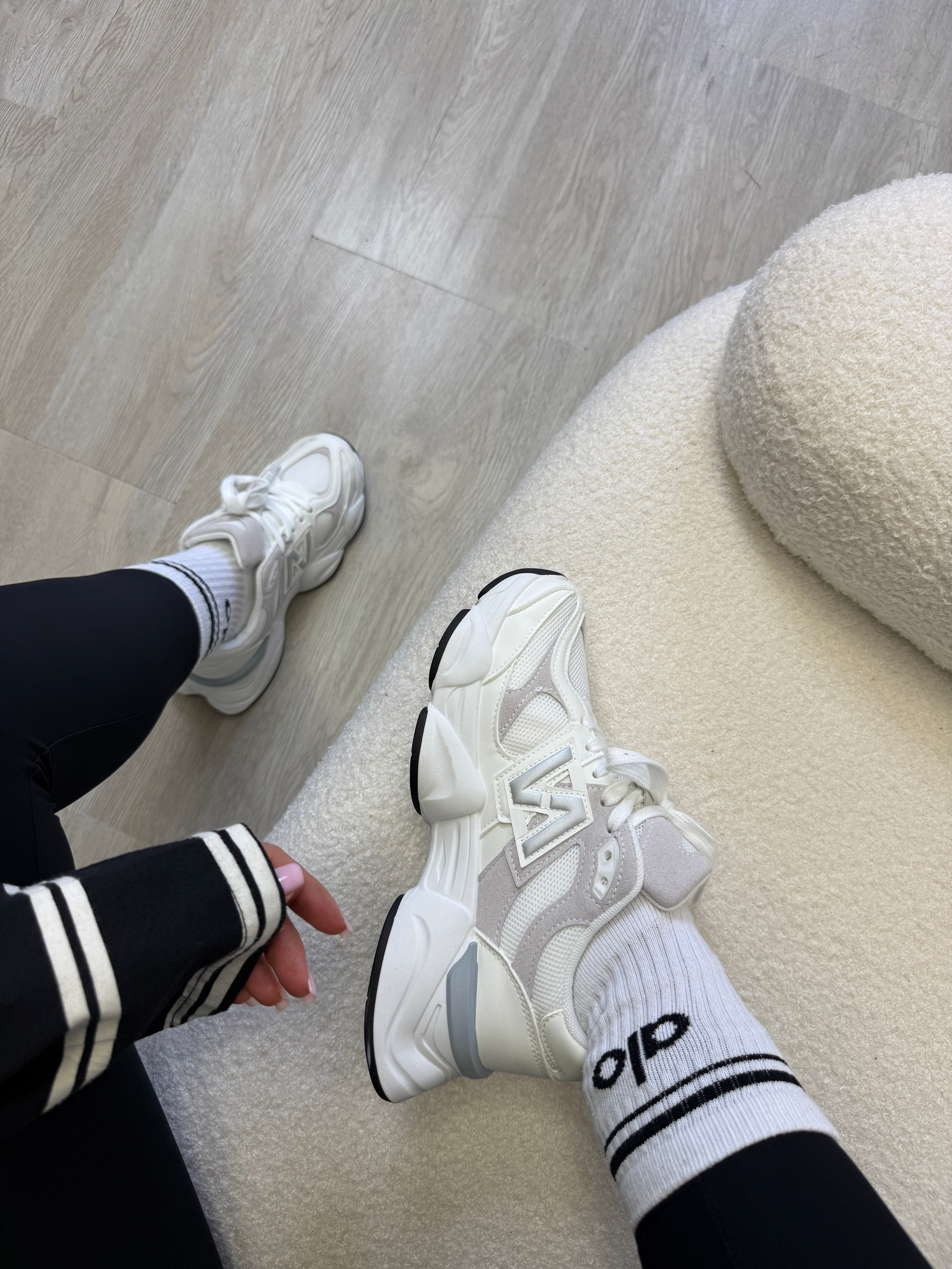 SNEAKERS N/B 3208