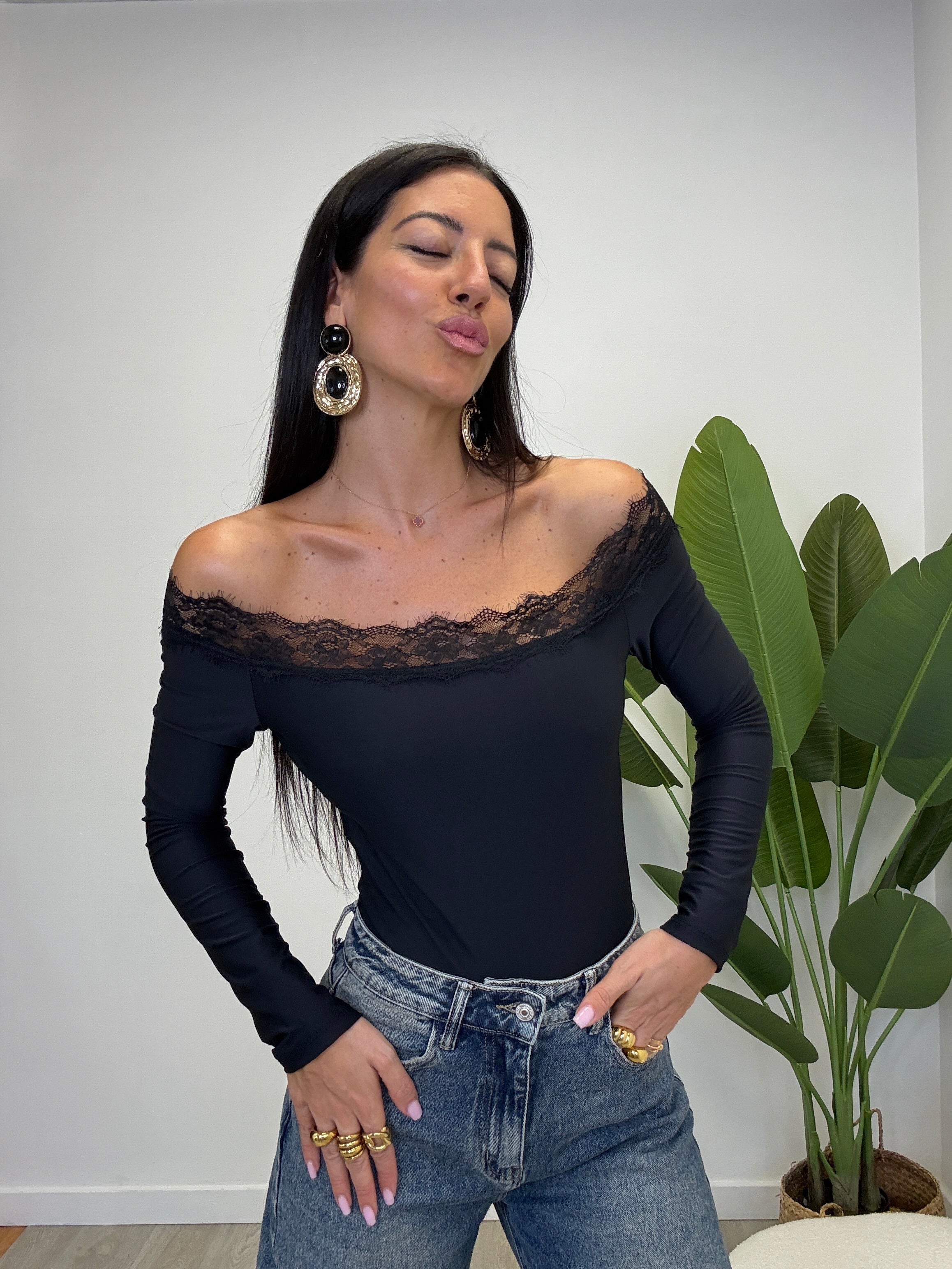 BODY SCOLLO A BARCA CON PIZZO 16793