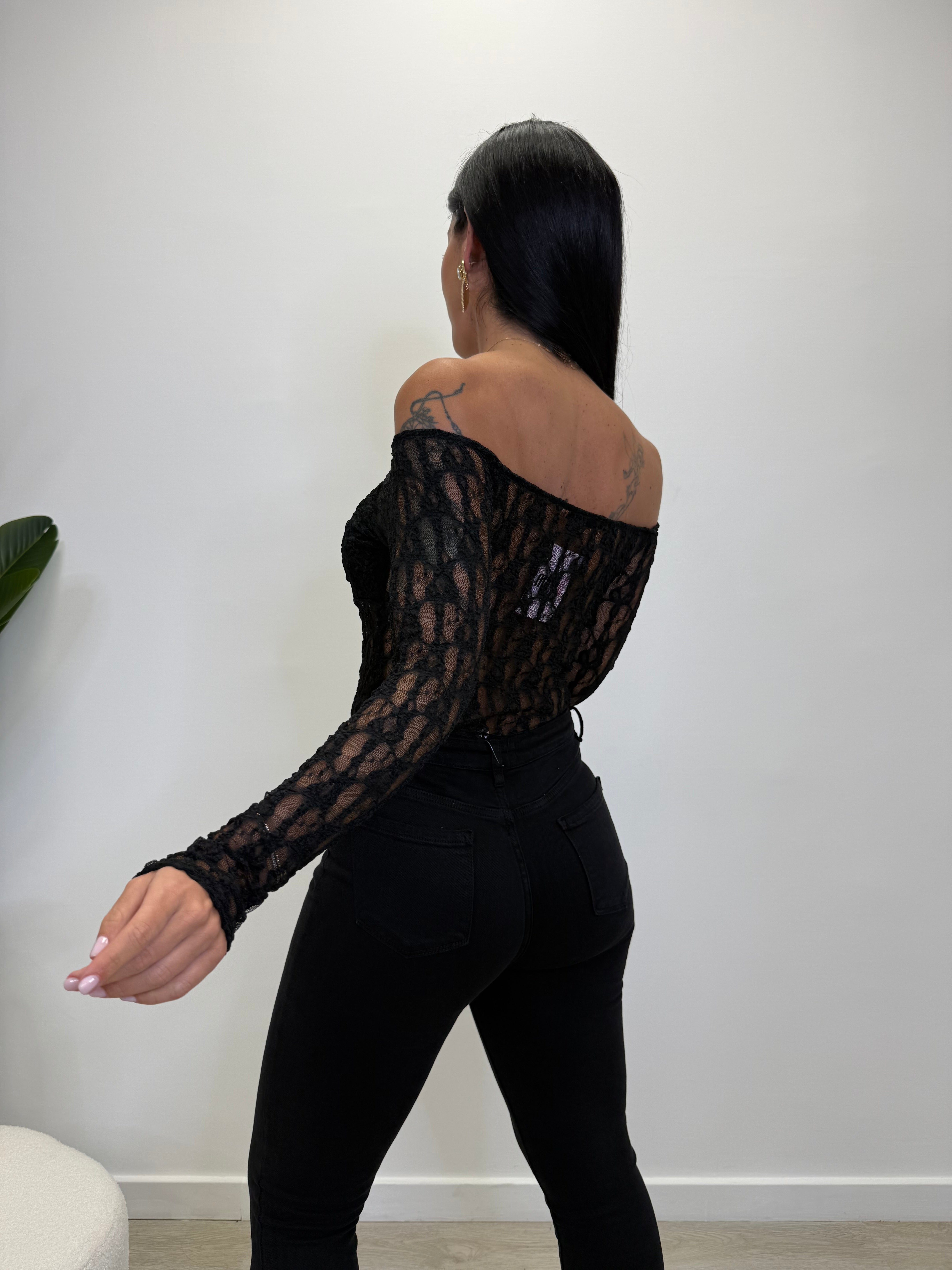 MAGLIA SCOLLO A BARCA IN PIZZO 16615