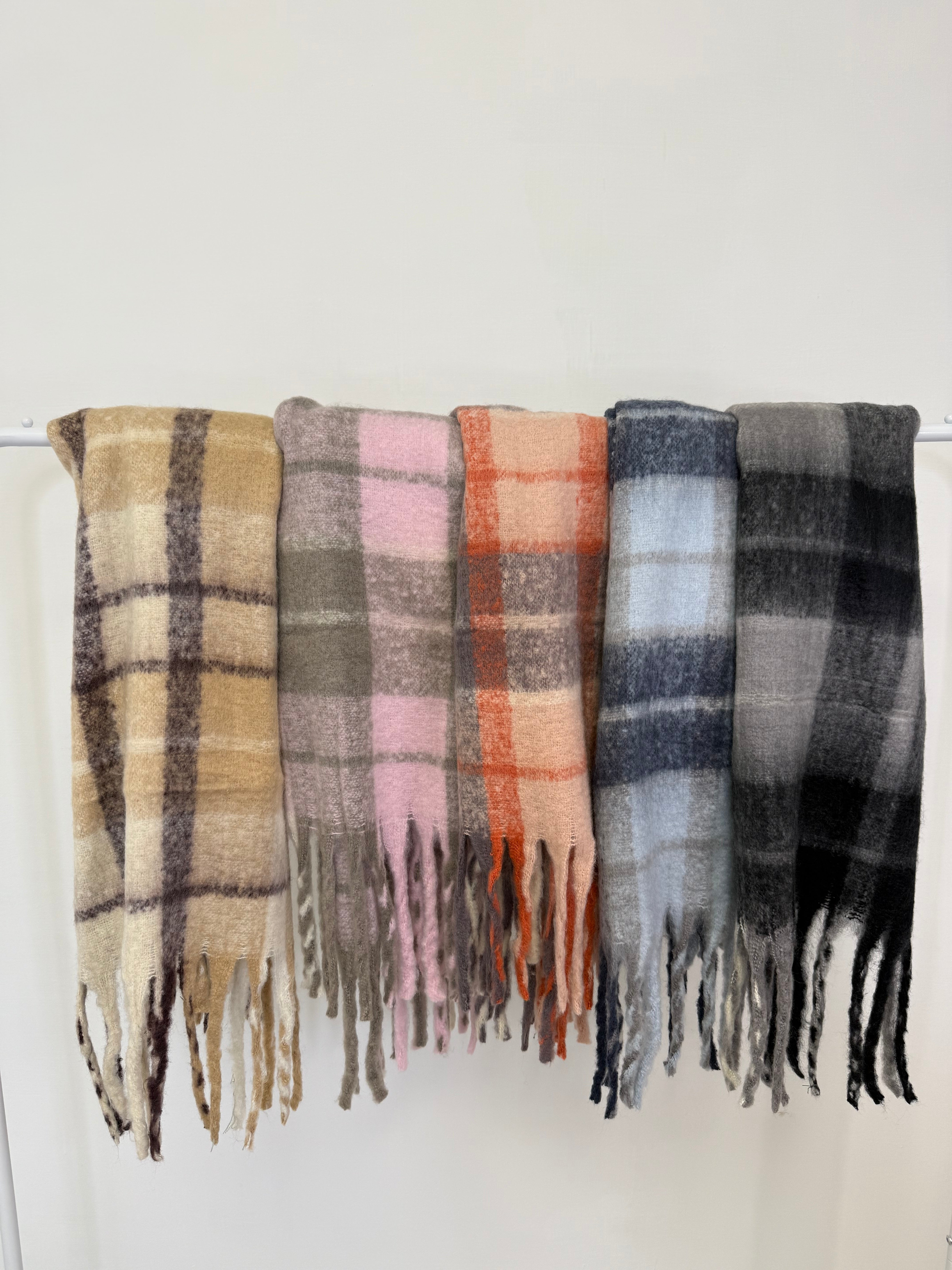 SCIARPONE FRANGE 28067