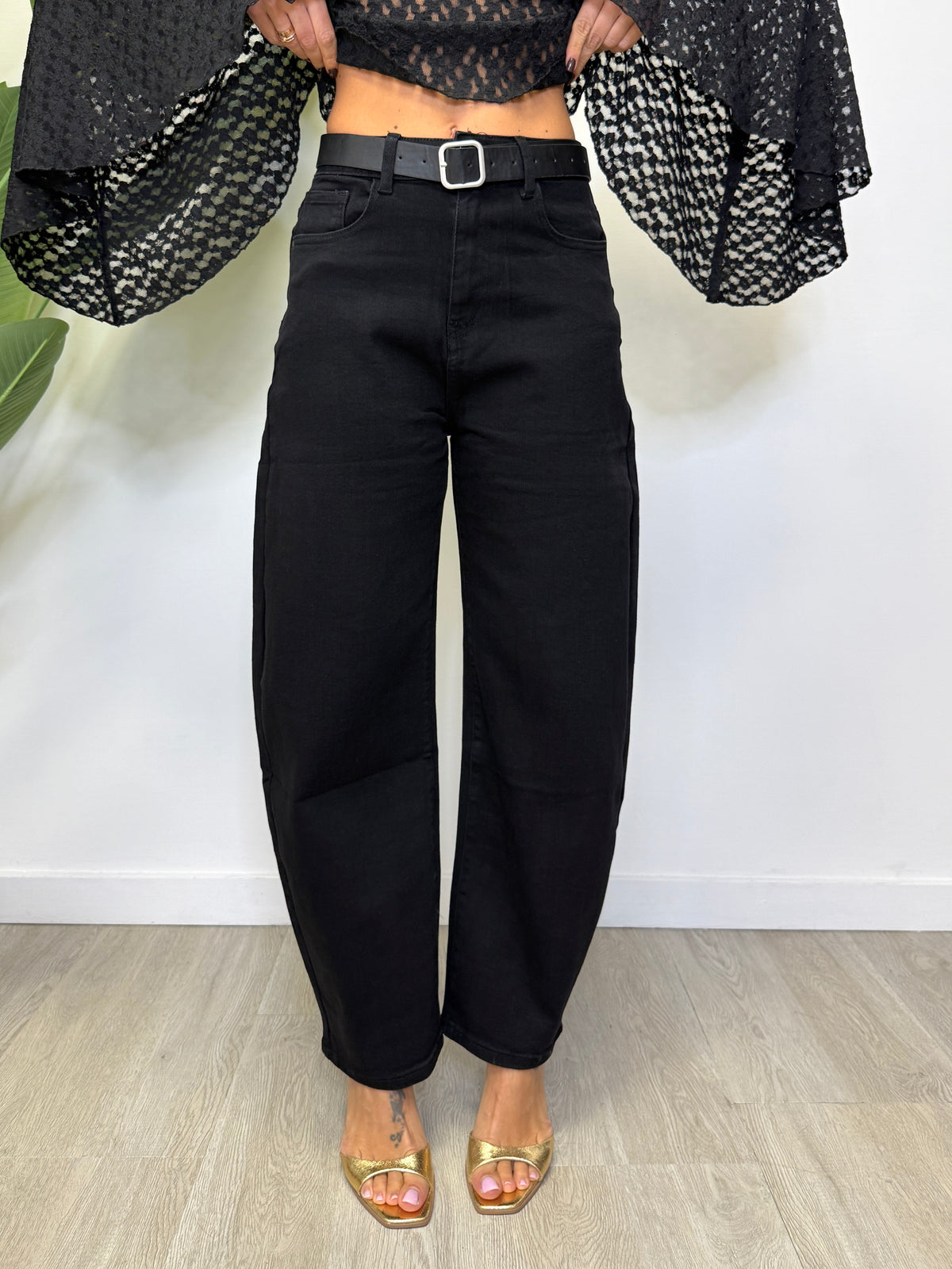 JEANS BAGGY NERO CON CINTURA 113