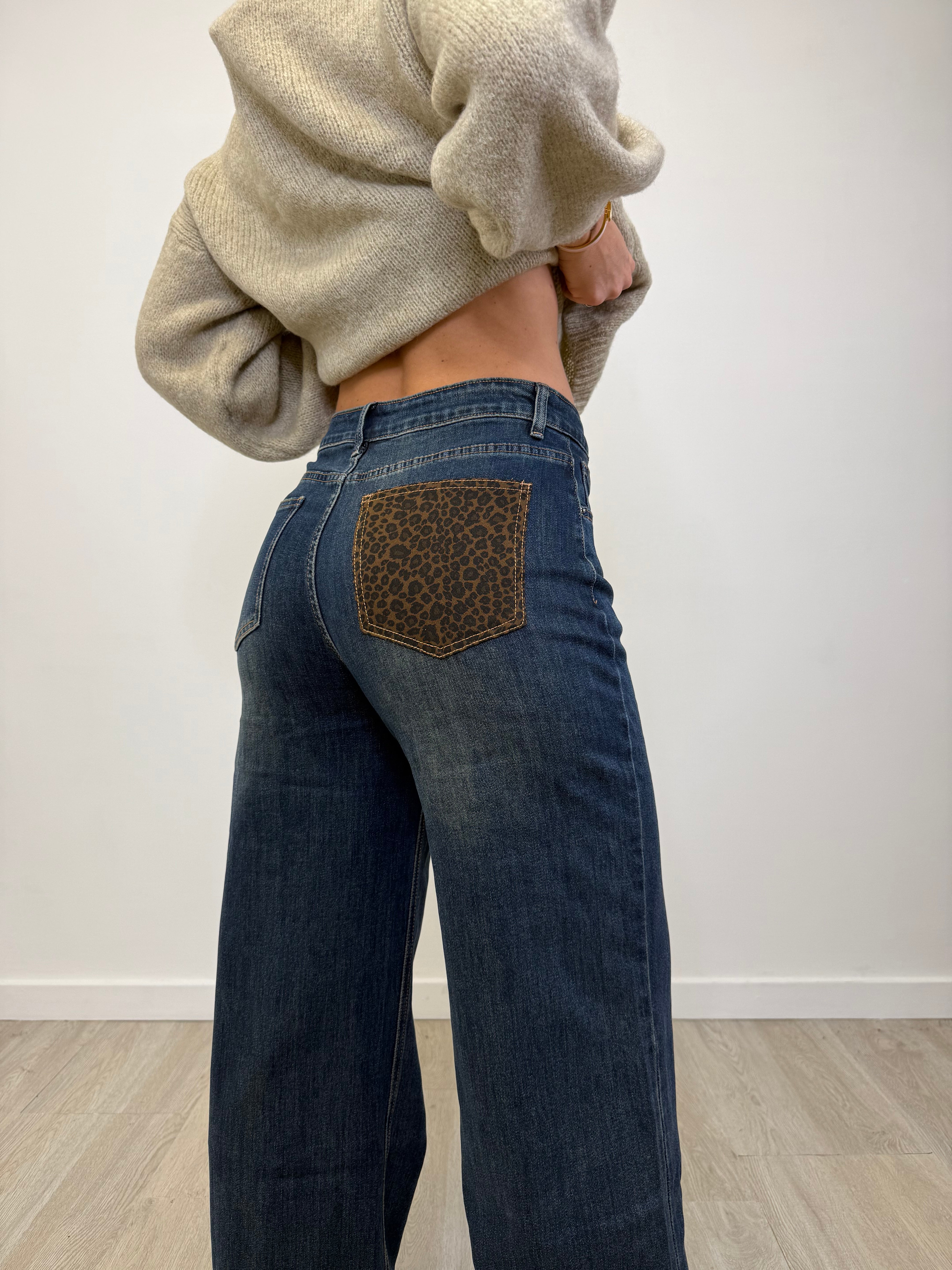 JEANS WIDE LEG CON PATCH LEO 32209