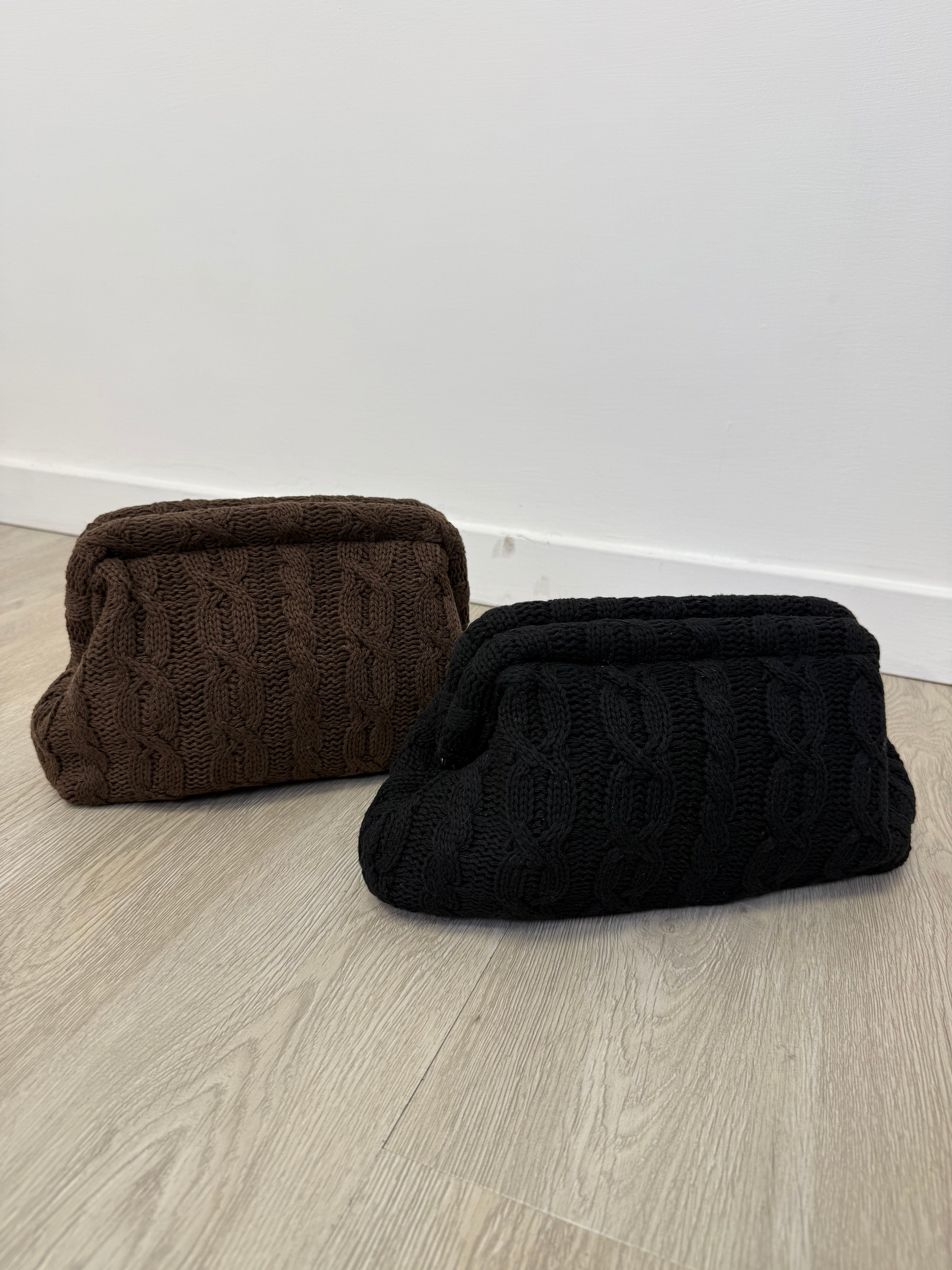 POUCH TRECCIA EFFETTO LANA 2270