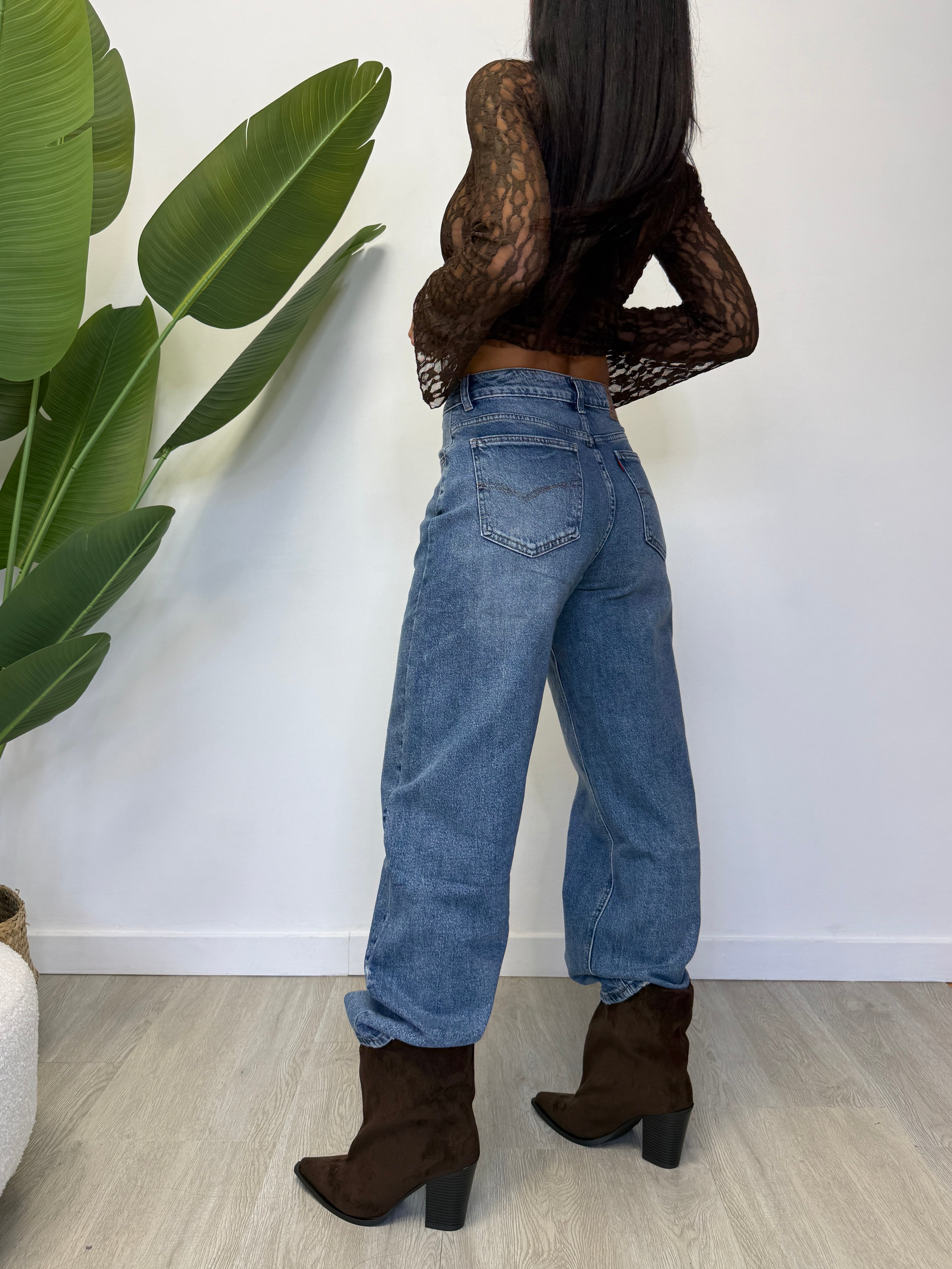 JEANS GAMBA MOMFIT PATCH LEVIS 016-52