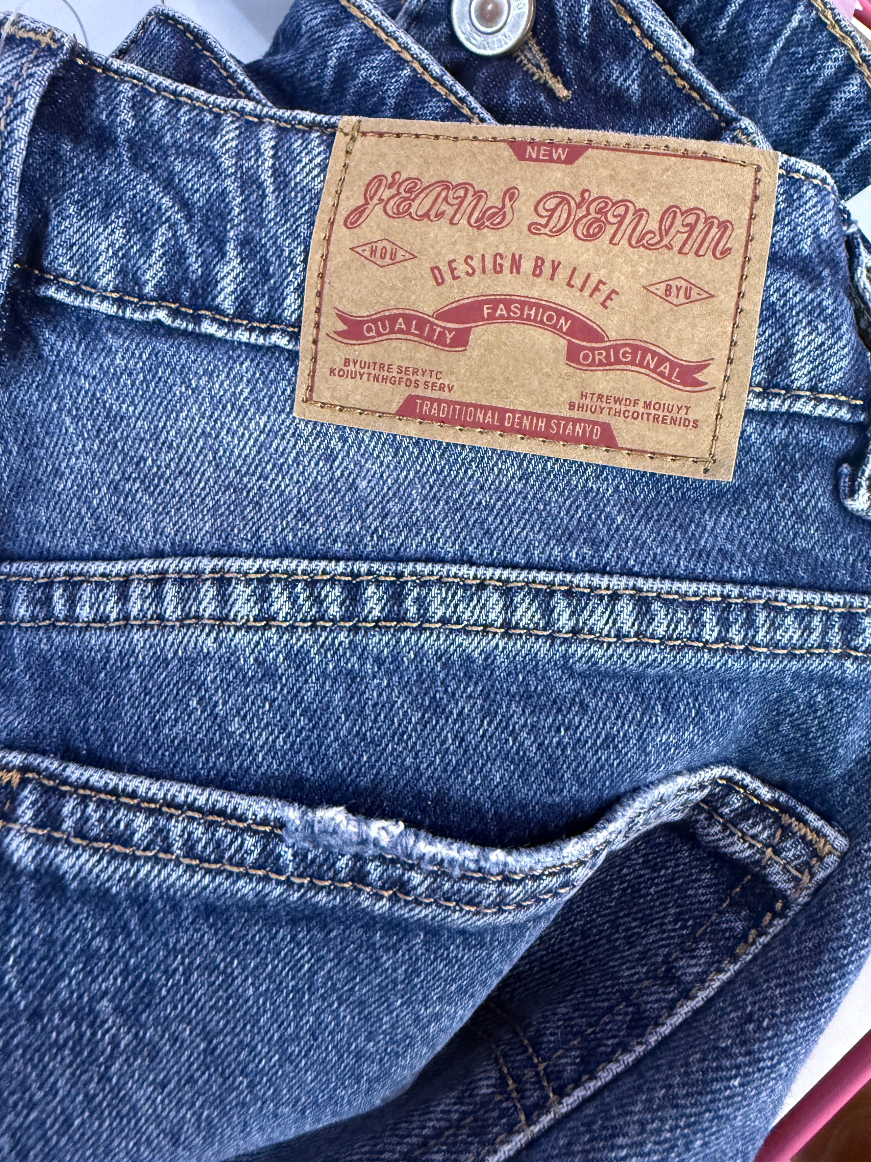 JEANS GAMBA MOMFIT PATCH LEVIS 016-52